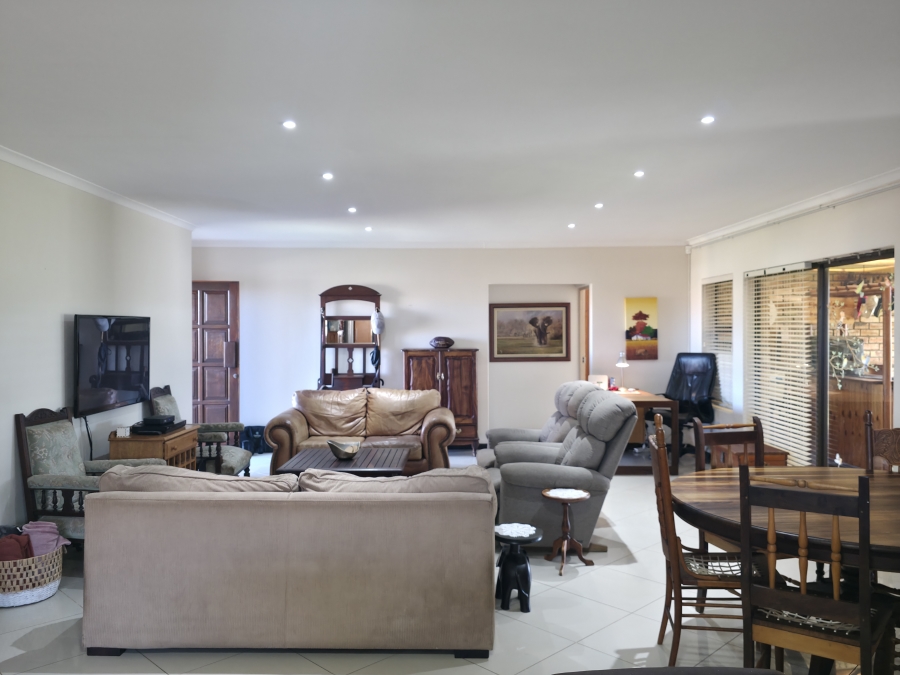 3 Bedroom Property for Sale in Wavecrest Eastern Cape